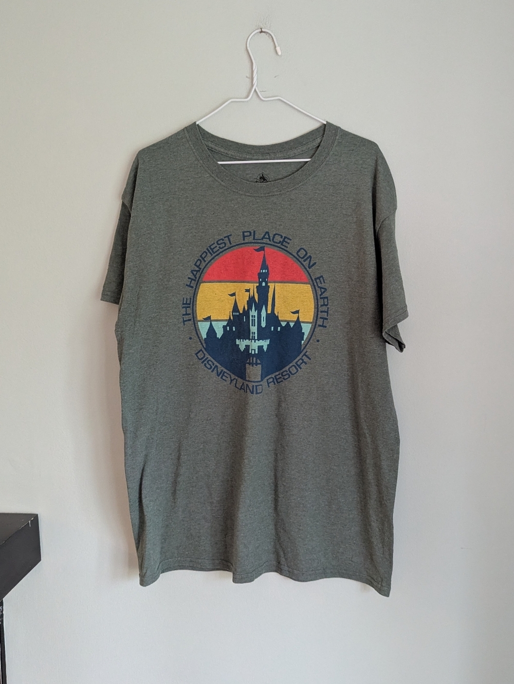 DISNEYLAND Resort The Happiest Place On Earth Castle Adult T-SHIRT Large
